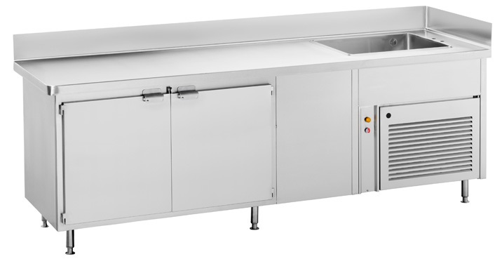 Hot counter with neutral temperature under cupboards