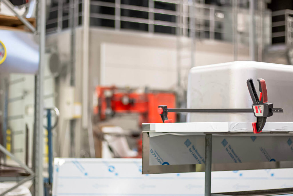 Ammattilaisille asennusohjeet